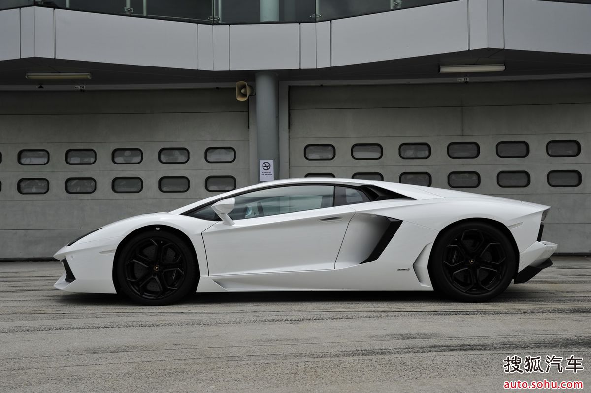  p>aventador lp700-4是兰博基尼 a href="#" data-lemmaid="5273659"