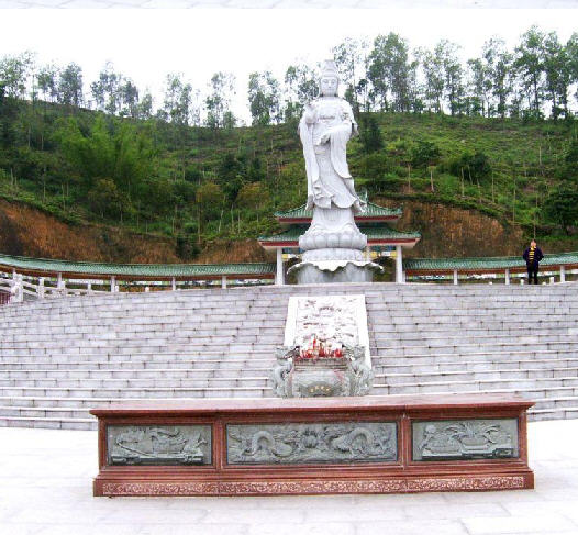 万佛园是位于广东省梅州市 a target="_blank" href="/item/丰顺县">