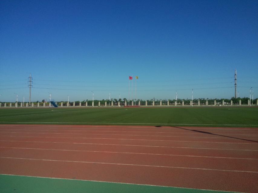 是海城市的一所重点高中