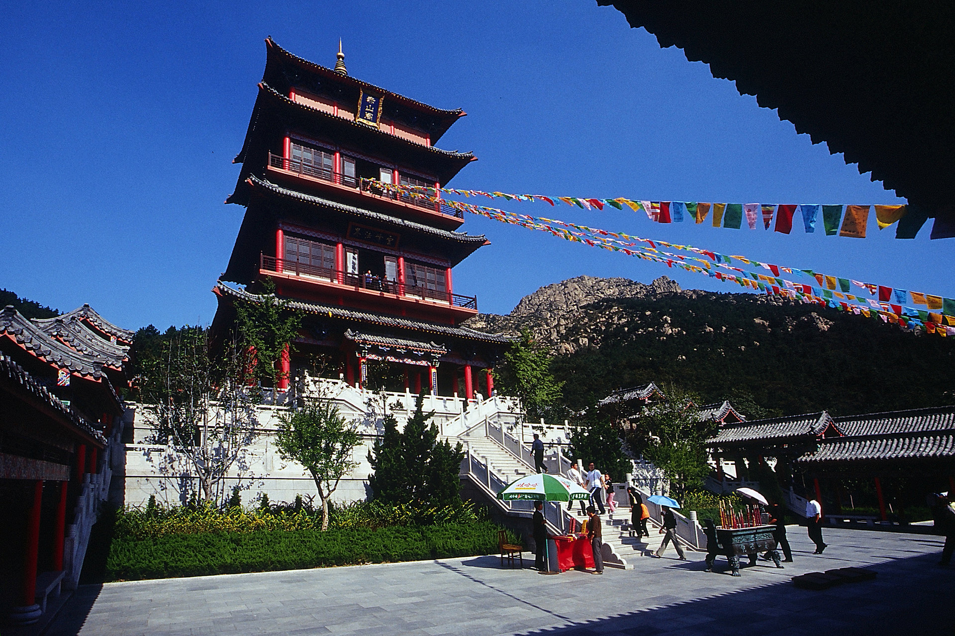  p data-id="gnwgyme2wf">赤山地处荣成市石岛港西北方,方圆12.