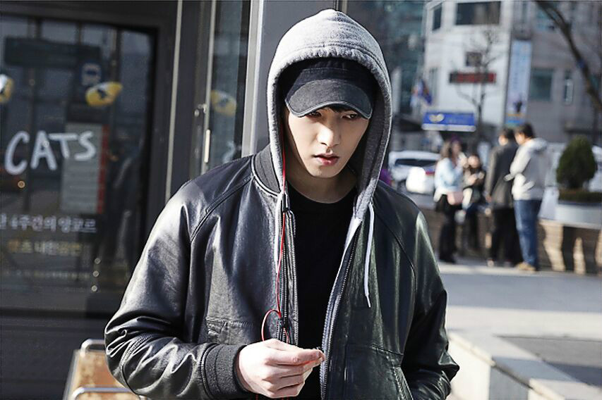  p>李宗泫,1990年5月15日出生于韩国釜山,歌手,音乐制作人,演员,原