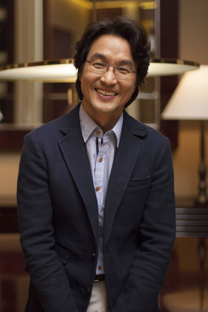  p>韩石圭,1964年11月3日出生于韩国,韩国演员,毕业于 a target="