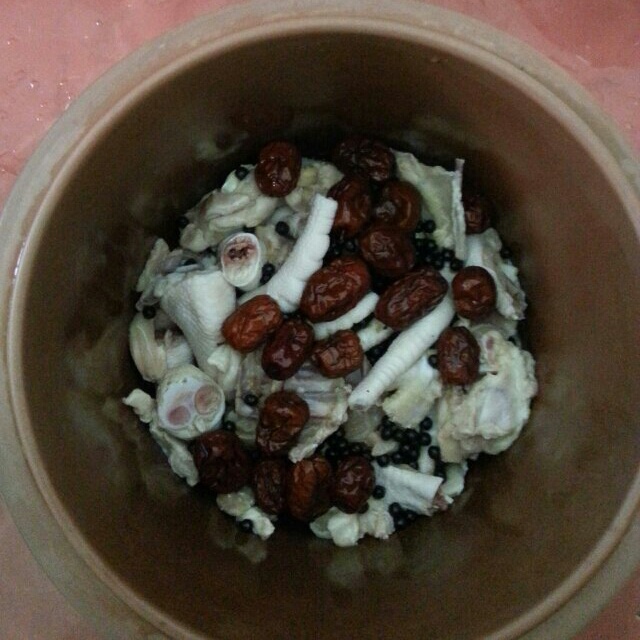 乌鸡白凤丸炖鸡脚