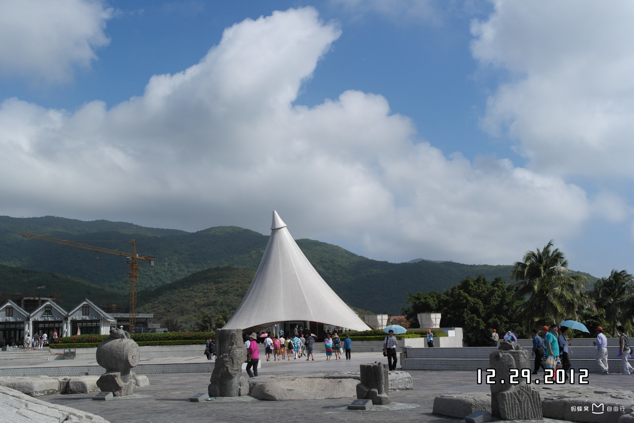  p>亚龙湾中心广场,位于海南省 a target="_blank" href="/item/三亚
