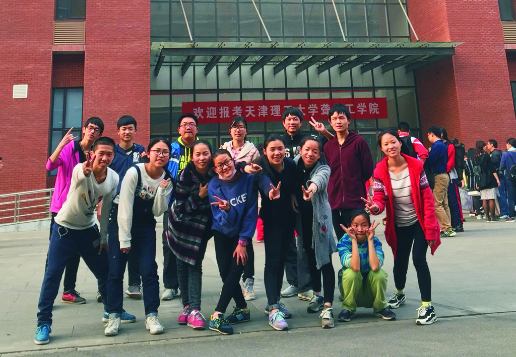  p>杭州聋人学校坐落于杭州经济技术开发区下沙街道东方社区,前身为 a