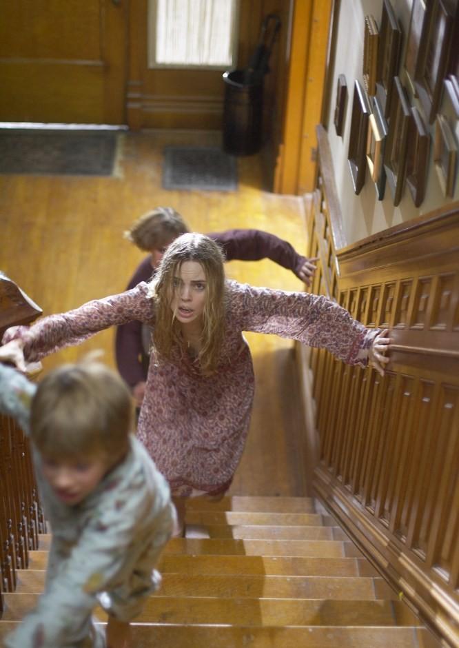  p>《鬼哭神嚎》是米高梅公司于2005年4月15日推出的一部恐怖电影,由