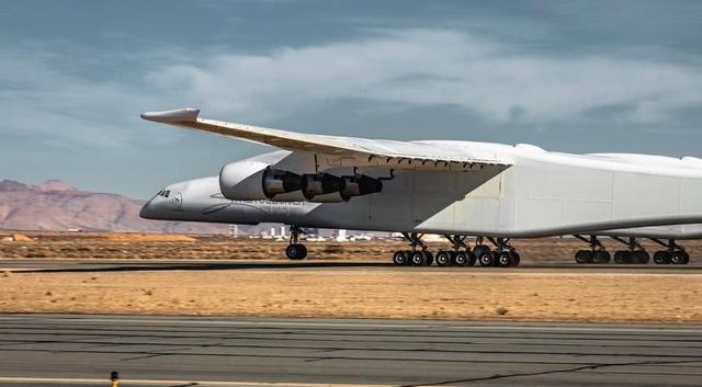 p>"平流层发射"巨型双身飞机(英文:stratolaunch,译文:平流层发射)