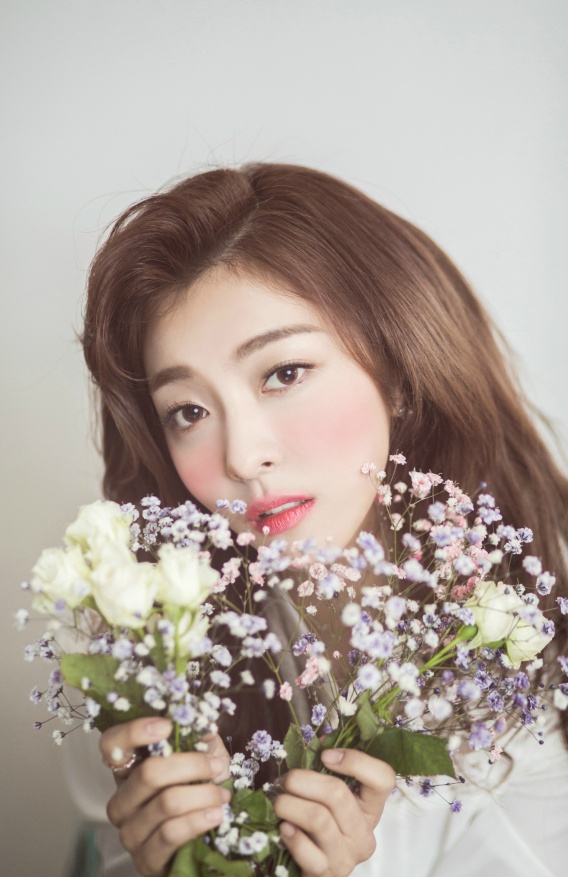  p>朴善怜(luna),1993年8月12日出生于韩国首尔.