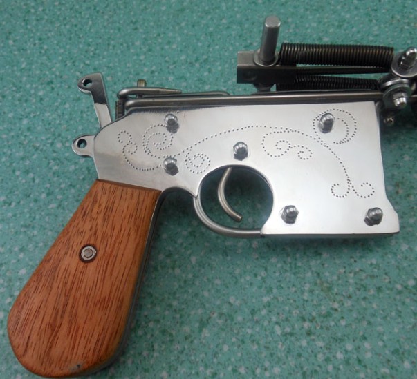 data-lemmaid="648672">玩具枪 /a>,以自行车链条为主要材料,以火柴为