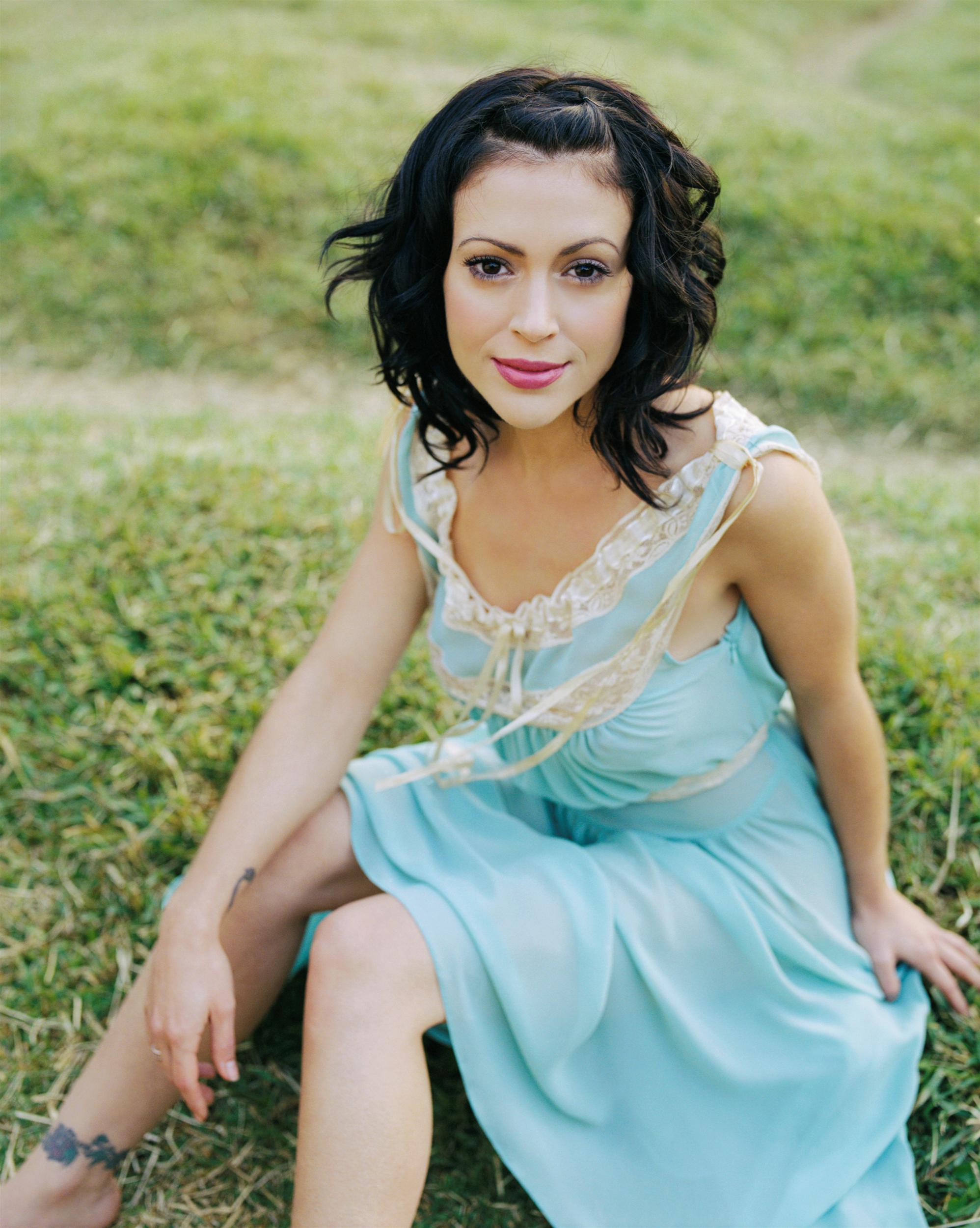  p>艾莉莎·米兰诺 i>(alyssa milano) /i>,1972年12月19日出生于美国