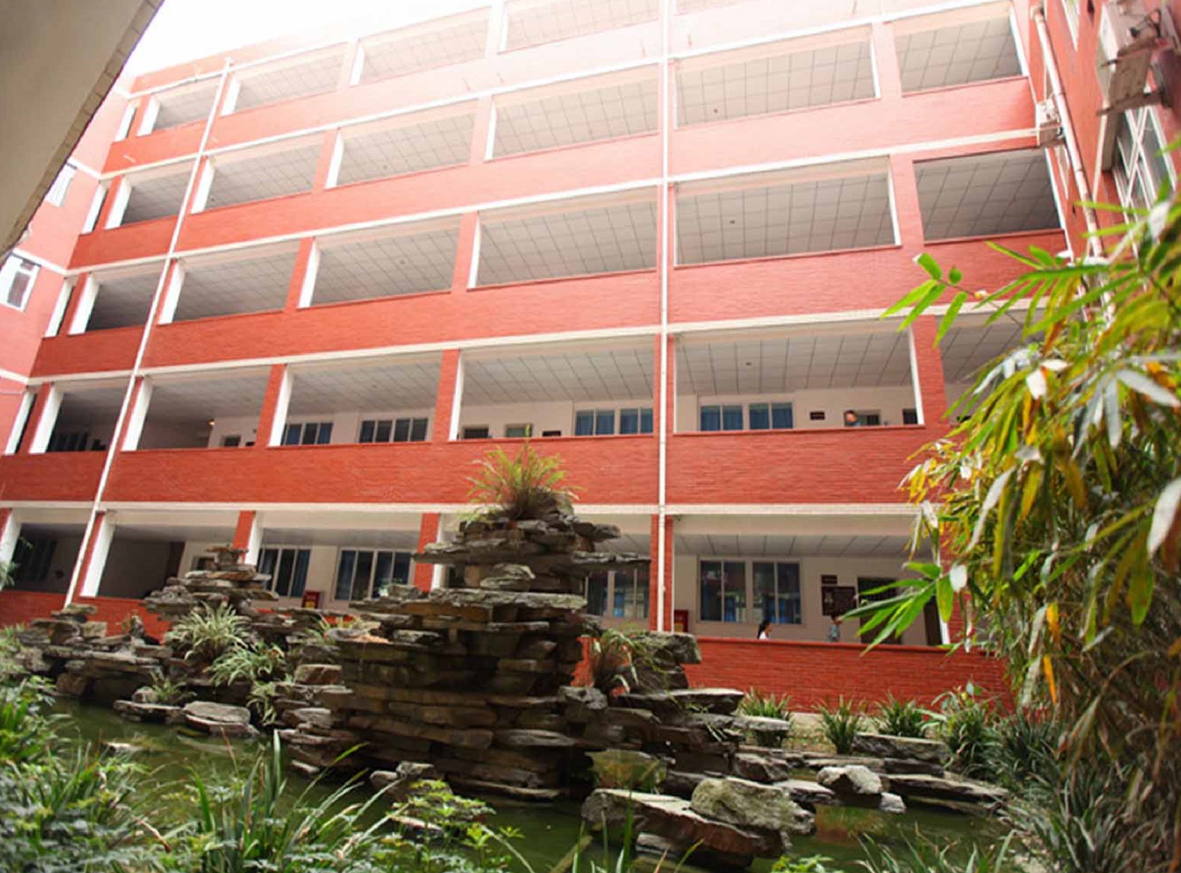  p>四川省绵阳中学(mianyang high school sichuan),简称绵中,是绵阳