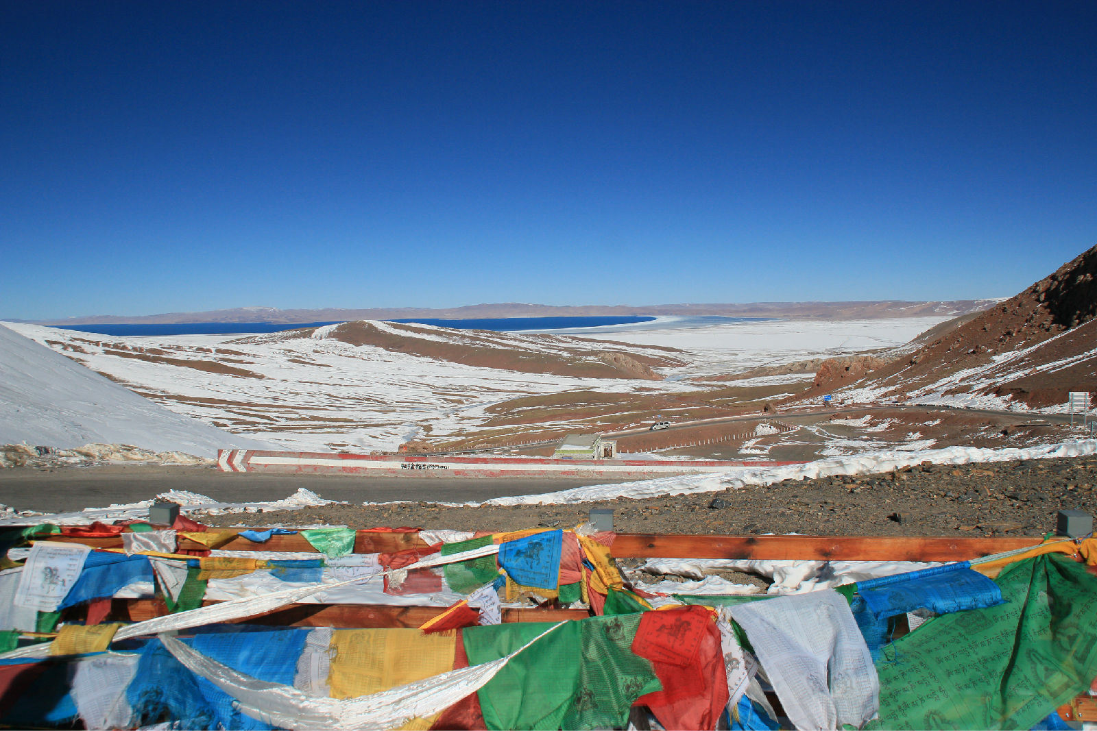  p data-id="gnwnmgzxsx">那根拉,即那根拉山口,海拔达5190米,位于 a