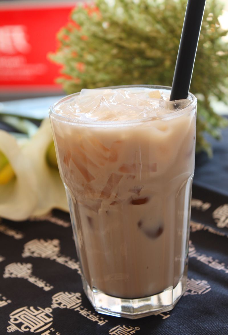 椰香椰果奶茶
