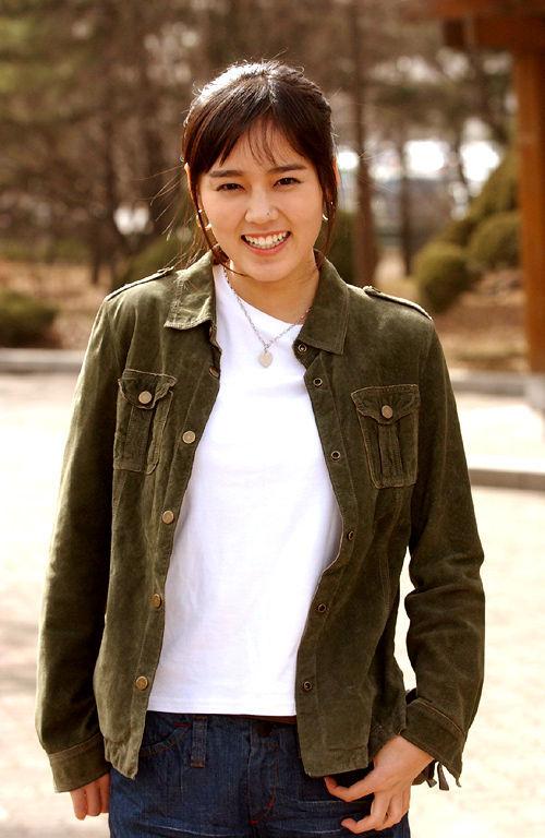 韩国女演员,毕业于韩国 a target="_blank" href="/item/庆熙大学">庆