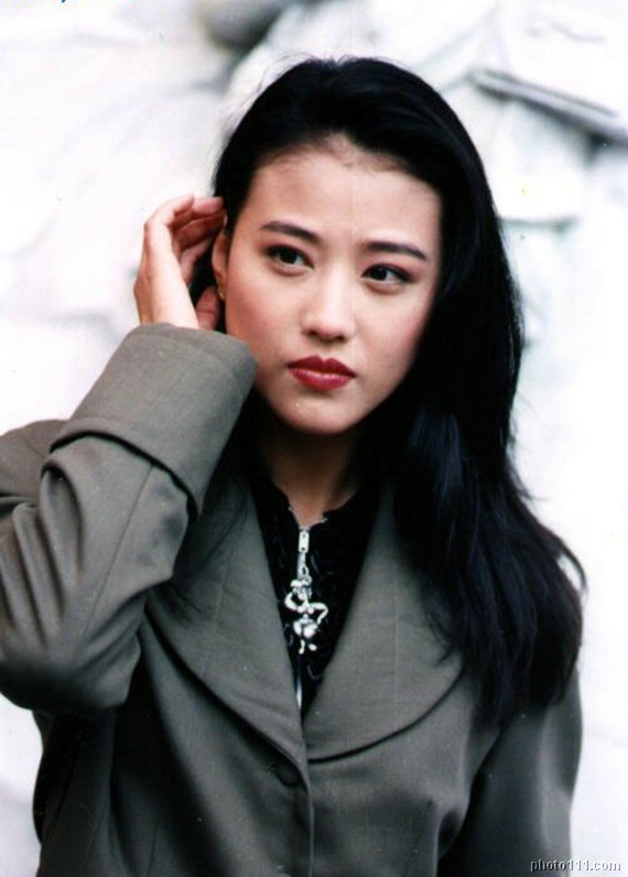  p>周海媚,1966年12月6日出生于中国香港,满洲镶白旗人,中国香港影视