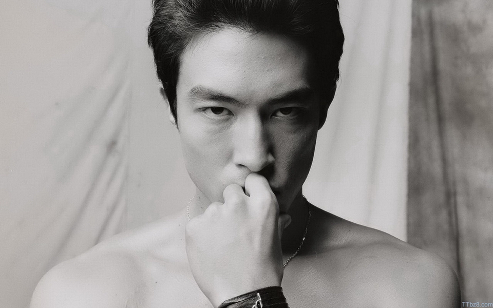  p>丹尼尔·亨利,1979年11月28日出生于美国密西根州,演员,模特.