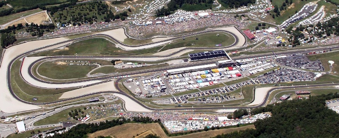  p>双环形茂木赛道位于日本枥木县东部的茂木町,于1997年对外开放.