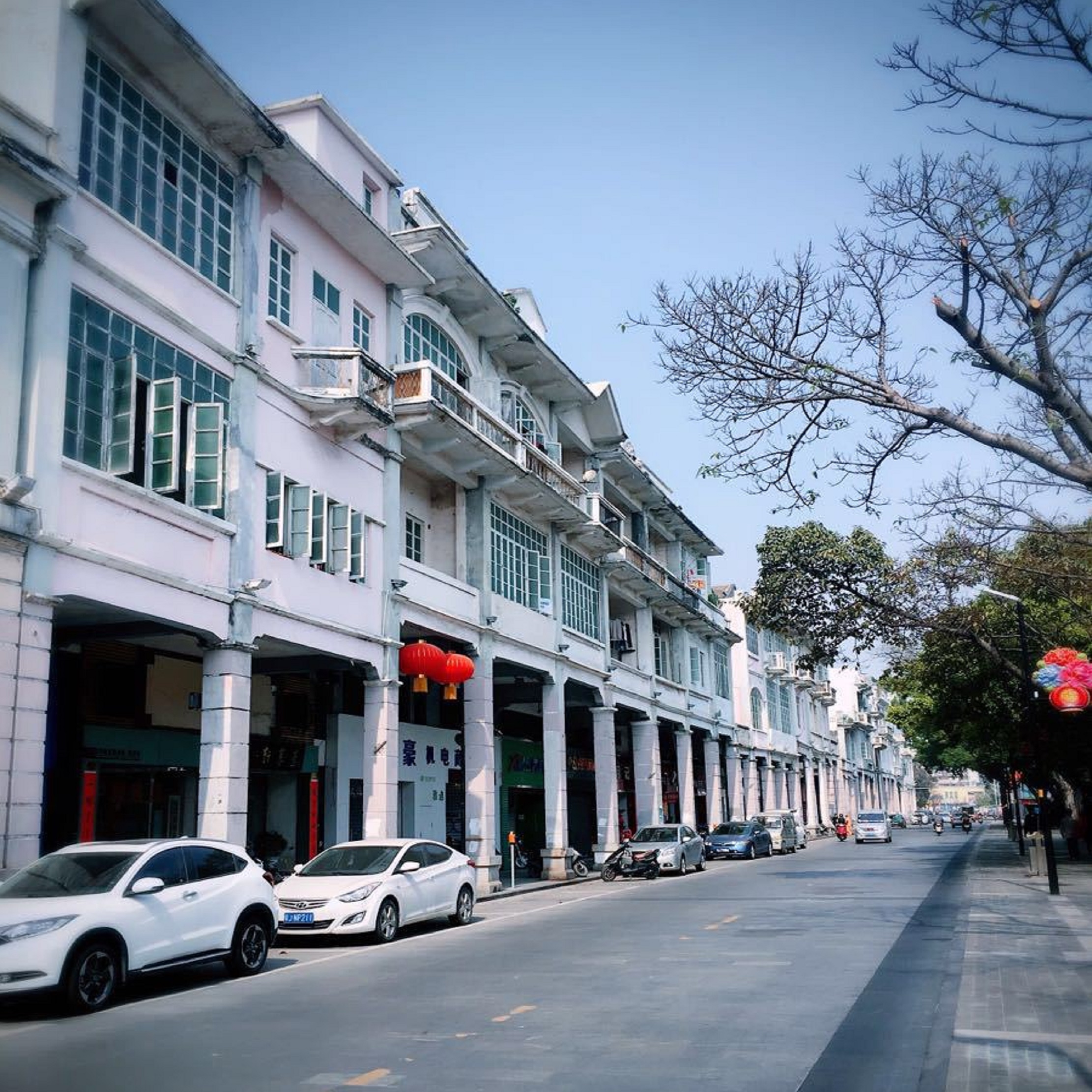  p data-id="gnwq5virvx">长堤风貌街位于江门市蓬江区蓬江河畔,全长