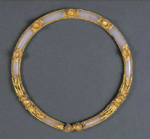 明金镶玉龙戏珠纹项圈