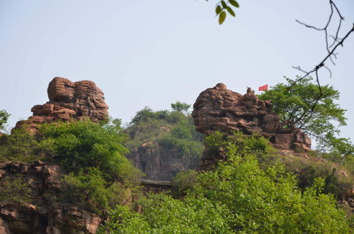  p>天河山位于河北省 a target="_blank" href="/item/邢台市/274033"