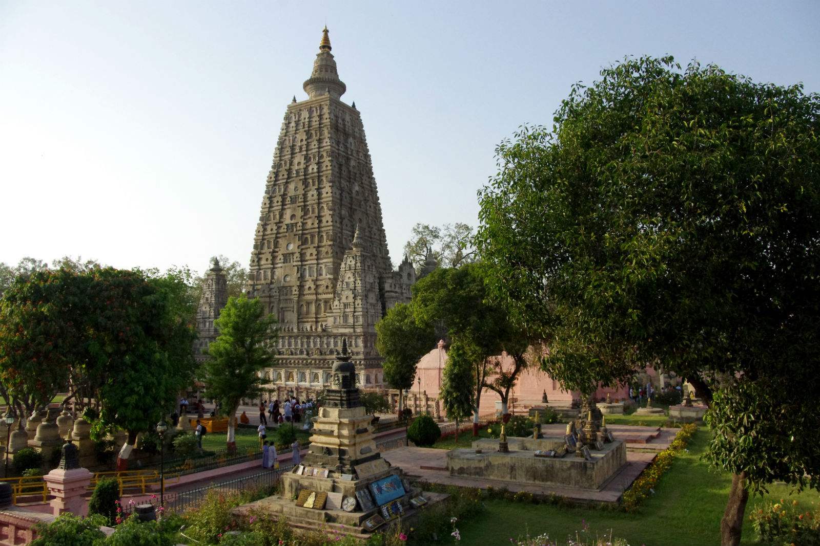  p>菩提伽耶,梵名buddha -gaya^,又称菩提道场(梵bodhi -man!d!