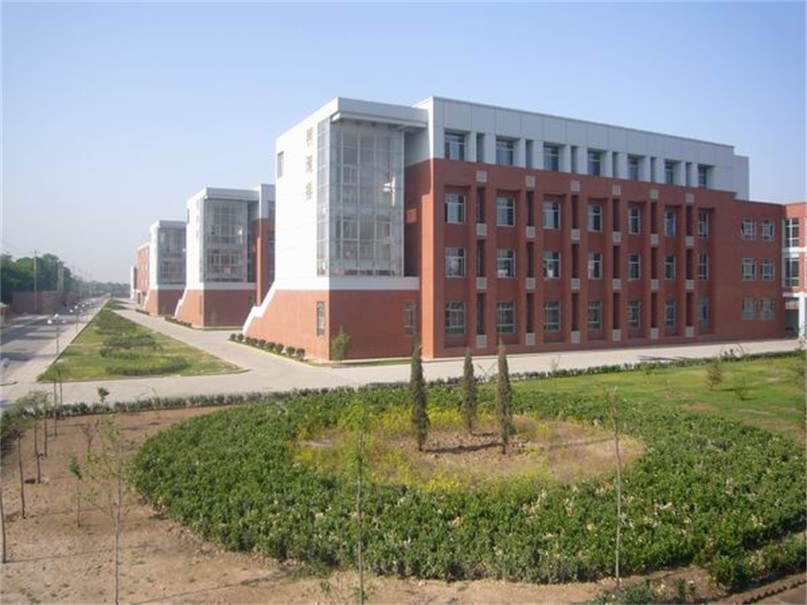 河北正定中学东校区
