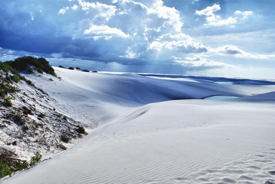  p data-id="gnwtqwf60t">中国白沙滩所以得名是因为细白如银的沙滩