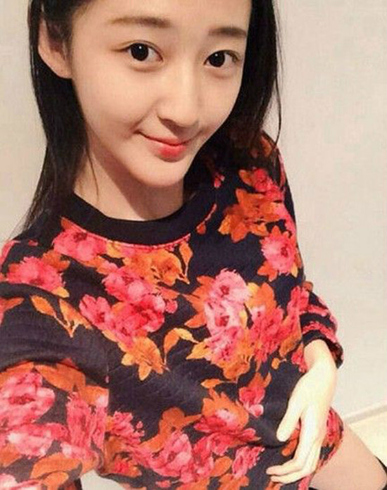  p>孙瑞梓,身高171cm,现就读于淄博十七中.