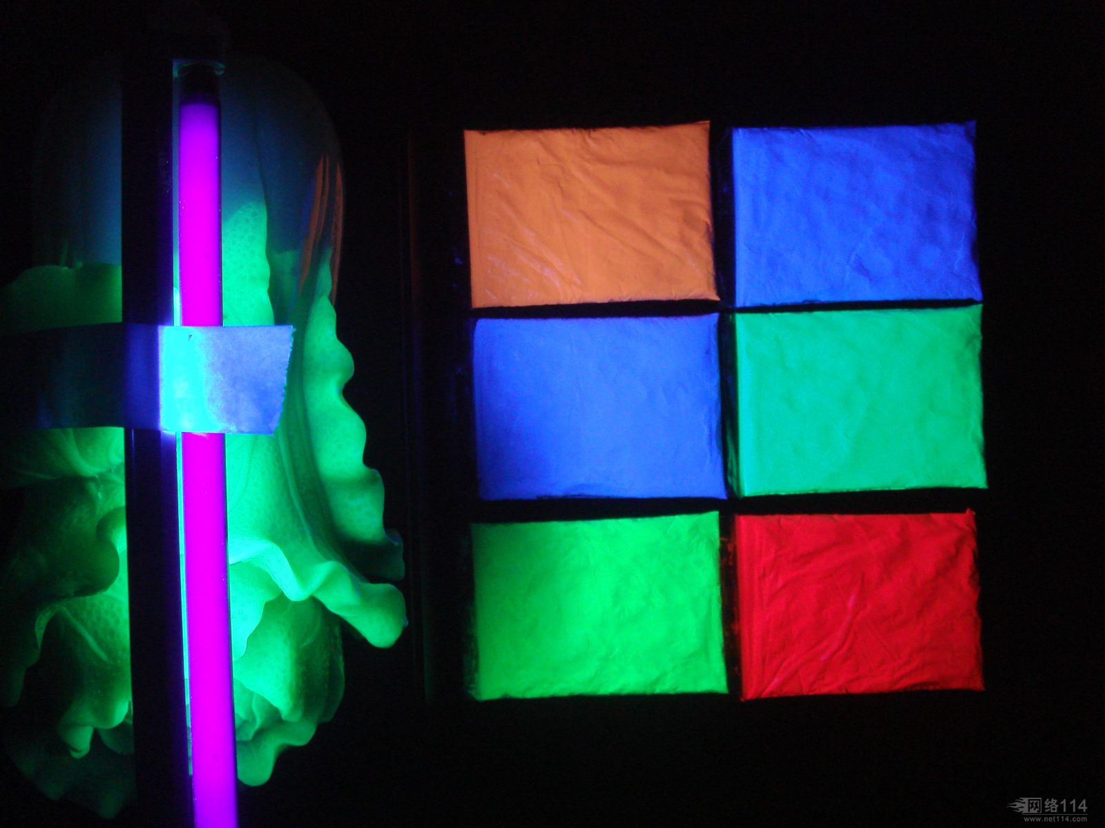 亮度可达一般油漆的三倍左右,是其他油漆无法比拟的,同时颜色特别鲜艳