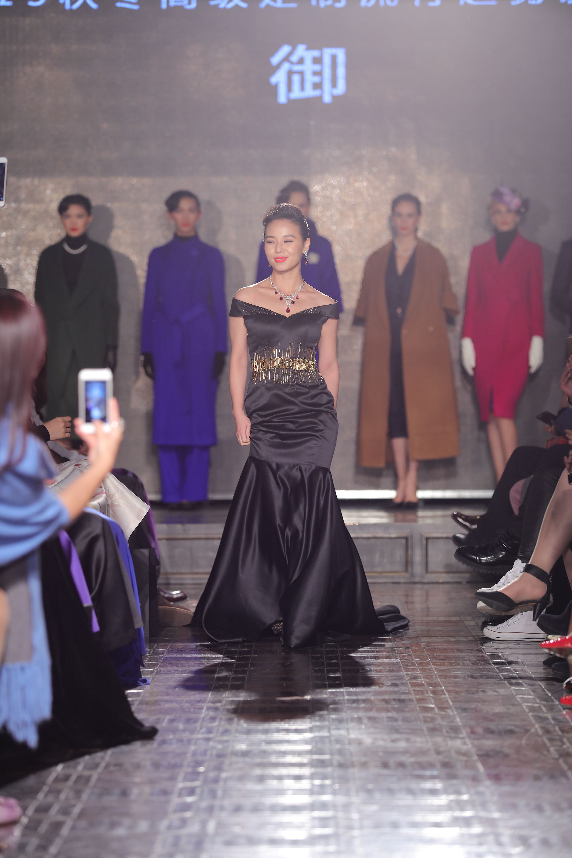 唐琳,女,linstudio/琳工坊高级女装品牌创始人, /span>首席设计总监 