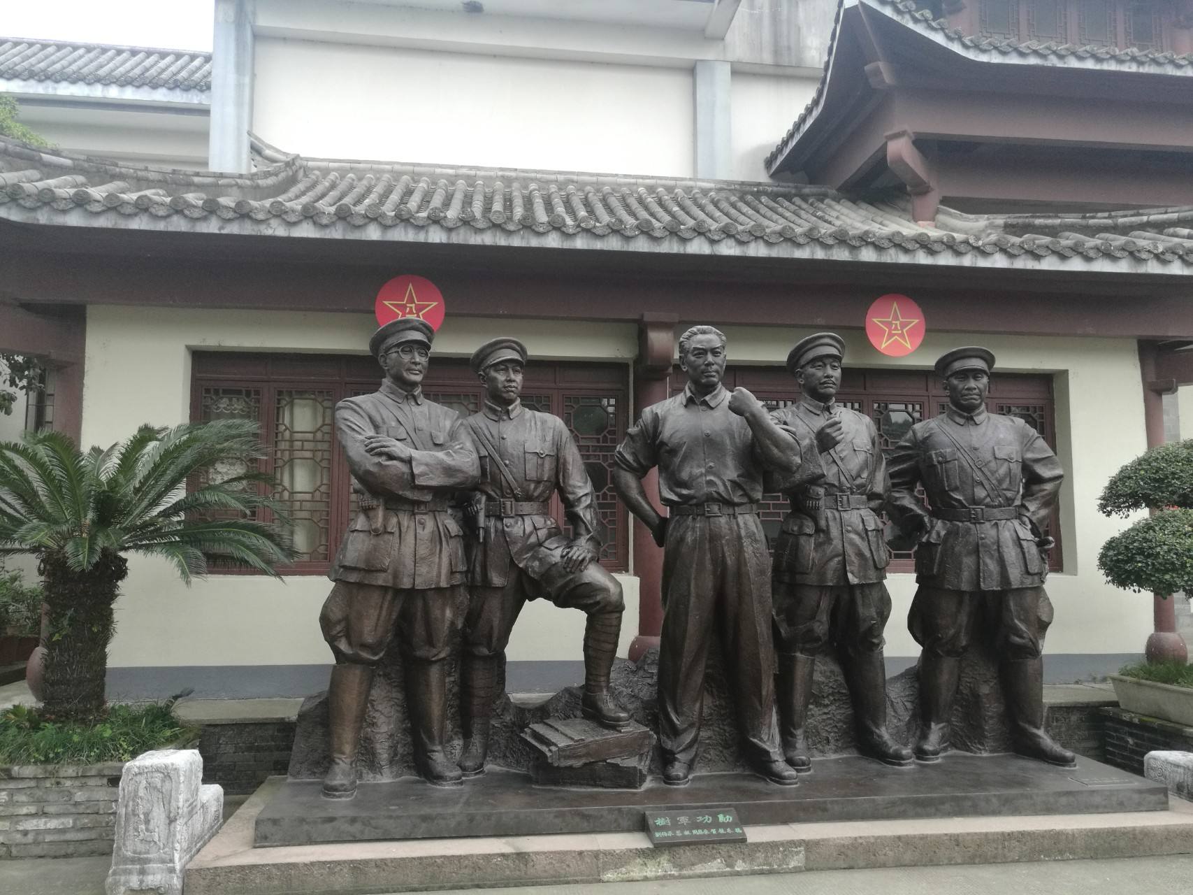  p data-id="gnwiqfrw95">蒋氏故居,即蒋介石前后几辈的故居.