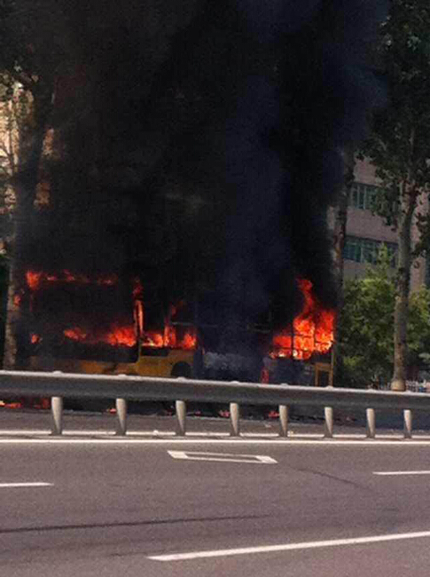  p>2014年8月20日上午,山东 a>烟台 /a>龙口1路公交车(车牌号为鲁fk