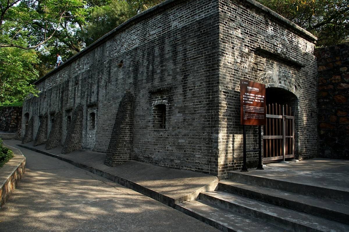  p data-id="gnveat7qw2">宁波镇远炮台位于宁波市 a target="_blank"