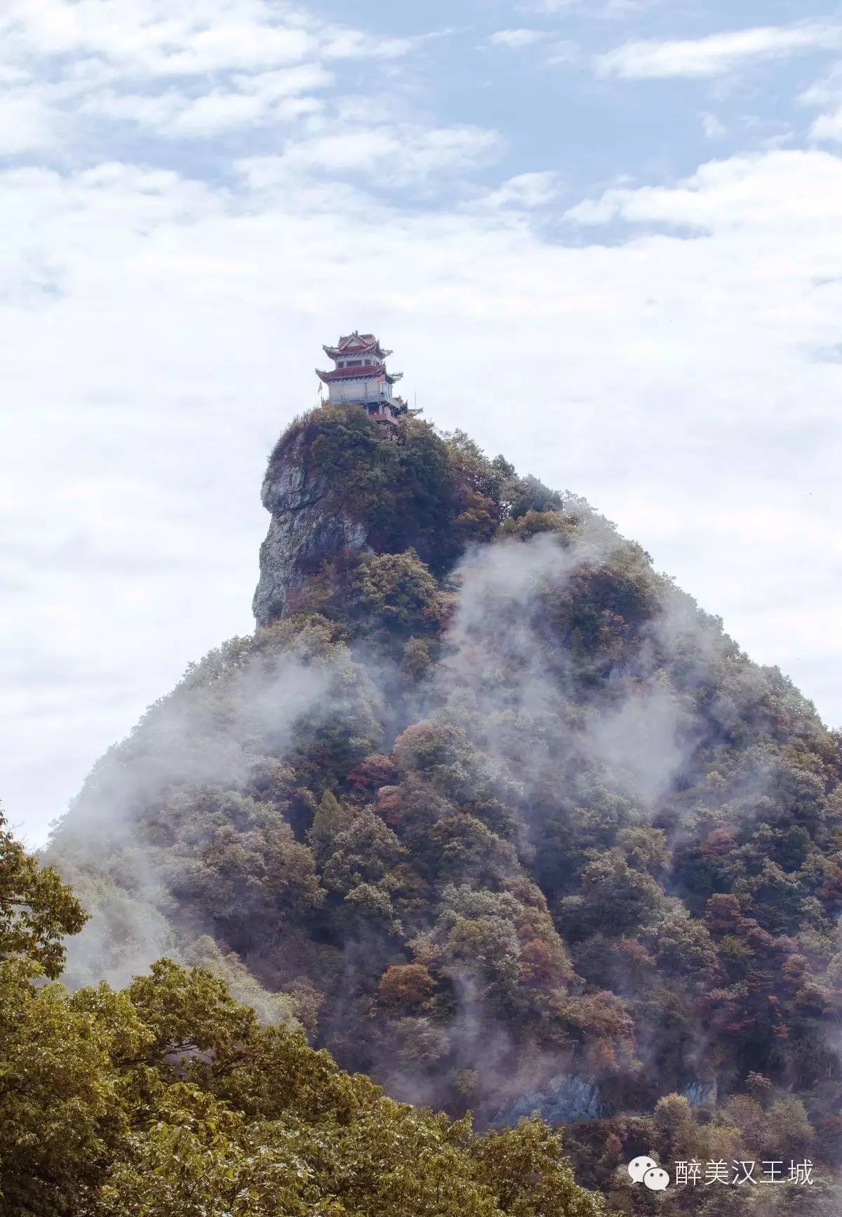  p>陕南小武当——擂鼓台,是陕南著名道教圣地和旅游风景区,1995年,被