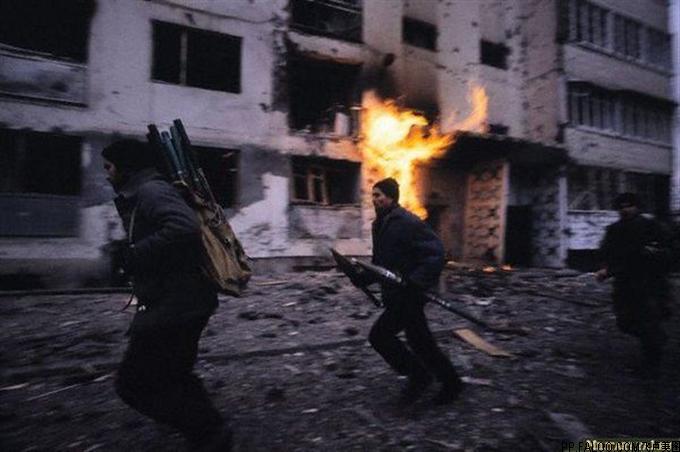  p>格罗兹尼巷战,这是越战以后最残酷最血腥的 a href="#" data-lemma