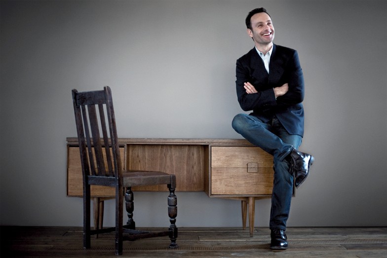  p>安德鲁·林肯 i>(andrew lincoln) /i>,1973年9月14日生于英国伦敦