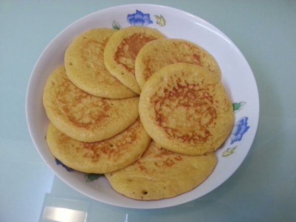  p data-id="gnww4j1wkz">玉米面饼,俗称棒子面饼,是用玉米粉和面粉