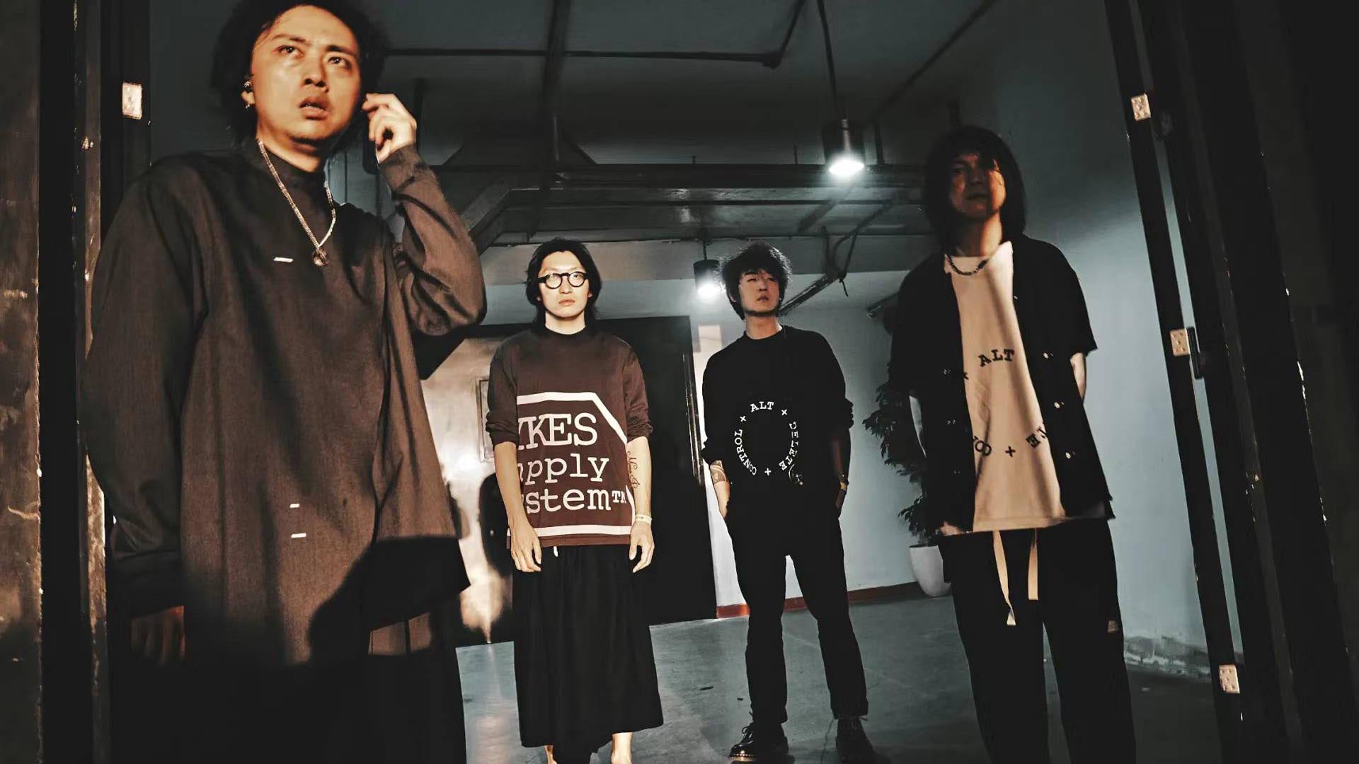  p>法兹乐队 i>(fazi) /i>,中国内地独立摇滚乐队,由主唱刘鹏,吉他马