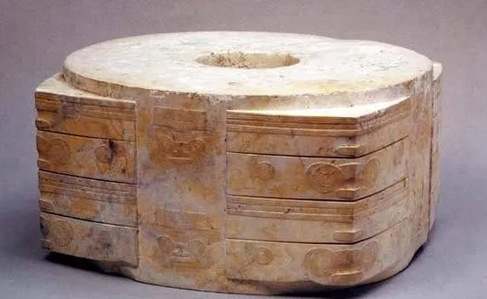 良渚玉琮：这个国宝有点奇特_百科TA说