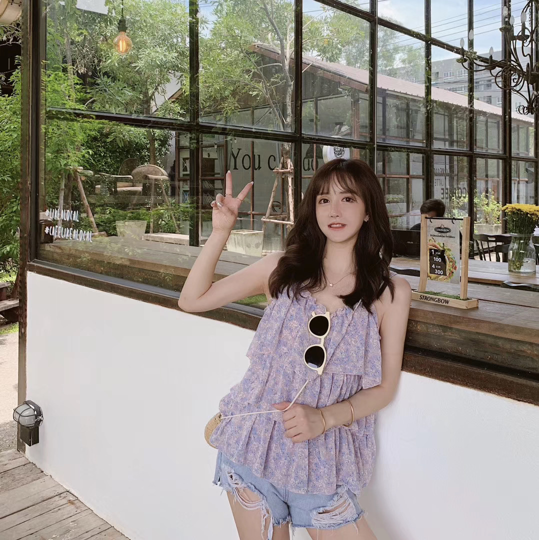  p>赵芷彤(cassie),1995年10月1日出生于河北省石家庄市,中国内地女