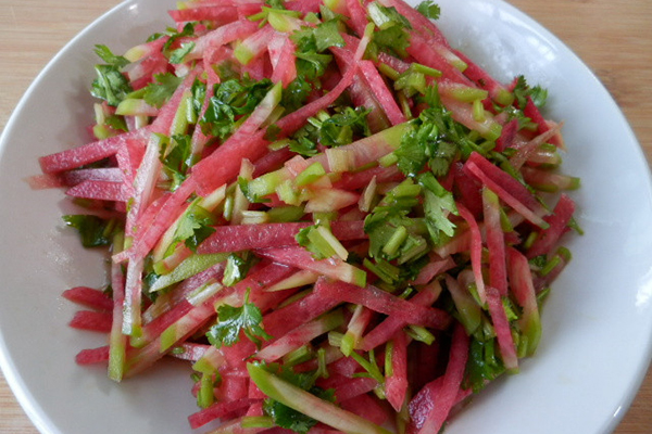  p>爆腌心里美是以脆嫩 a target="_blank" href="/item/水萝卜