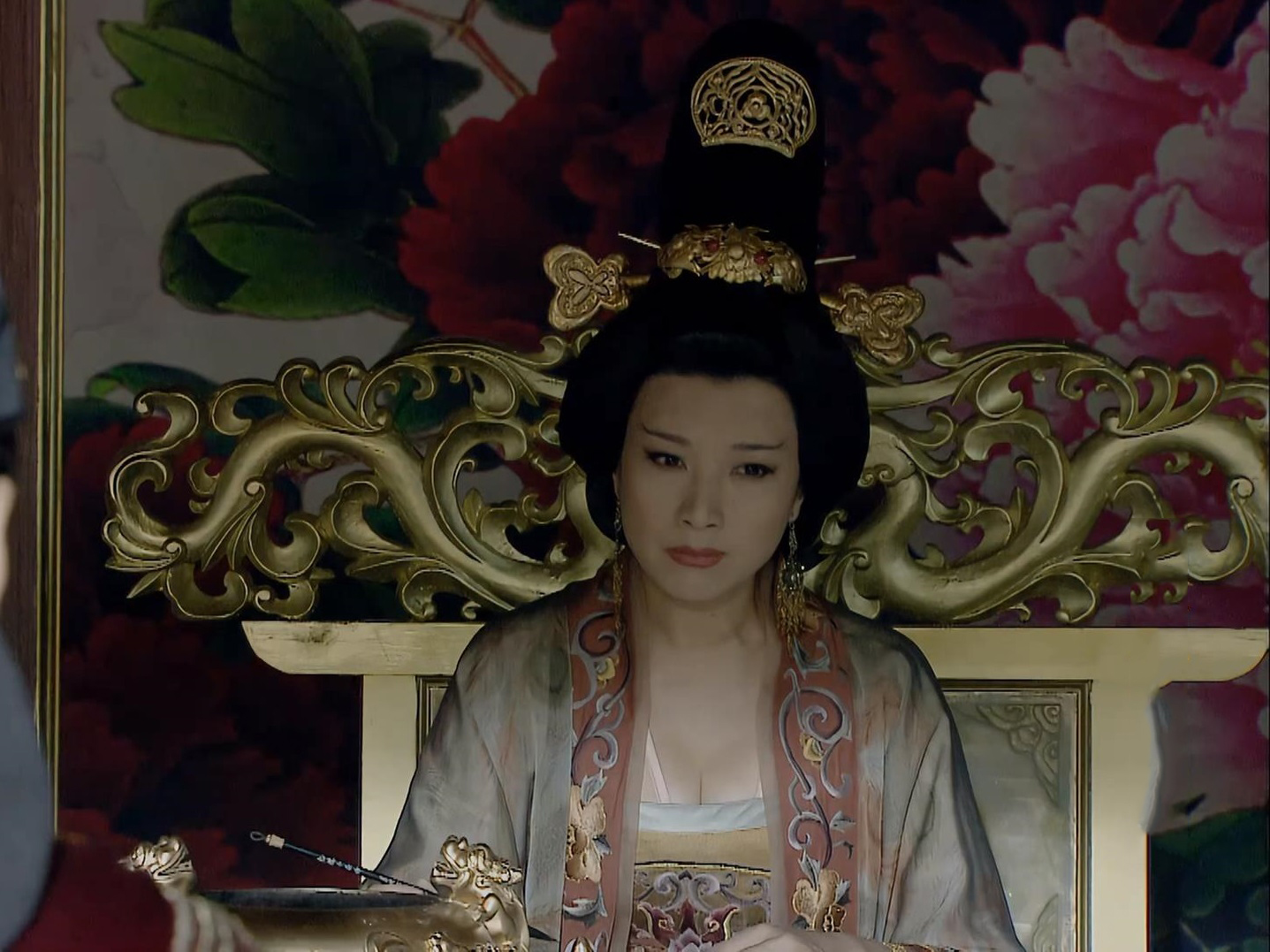  p>白骨姣是魏仁宗皇帝蒙德华的皇后,白骨姣原名蒙美娇,出自大魏皇族