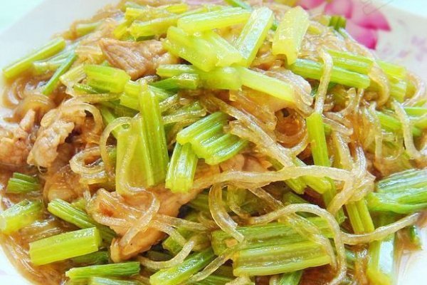 芹菜肉炒粉丝