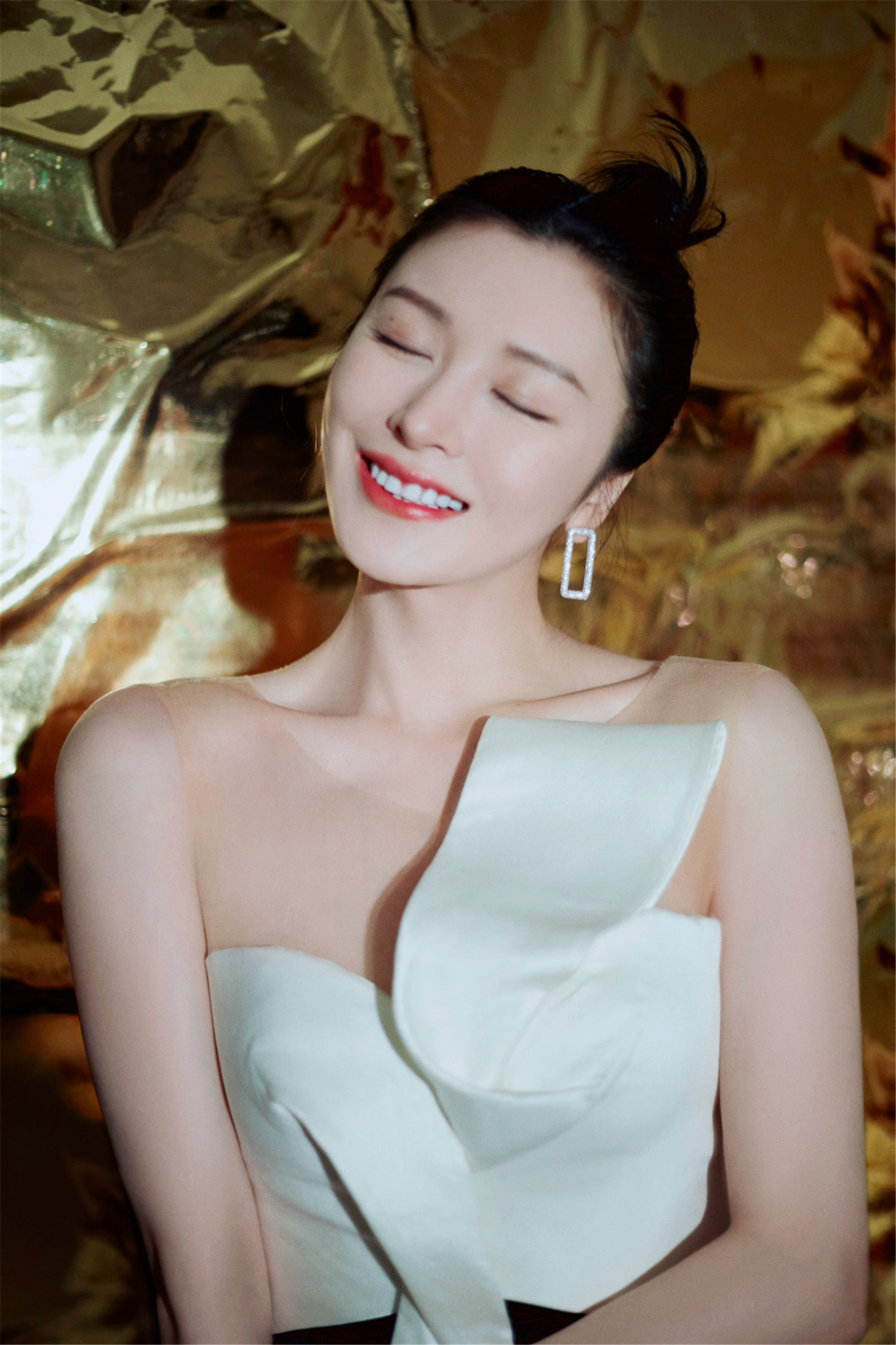 9qaz">李萌萌,1993年12月22日出生于黑龙江省哈尔滨市,中国内地女演员