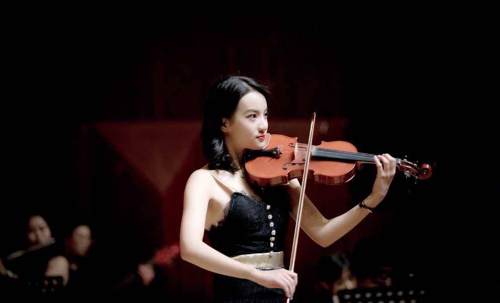  p data-id="tnureglqbn1p">张曼琳,女,小提琴演奏员. /p>