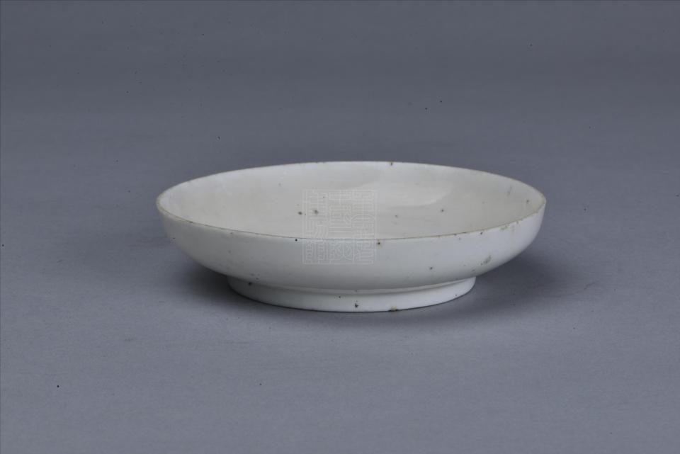清德化窑白釉瓷盘