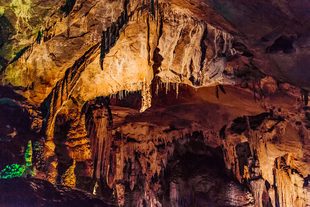 喀斯特(岩溶)竖向洞穴景观