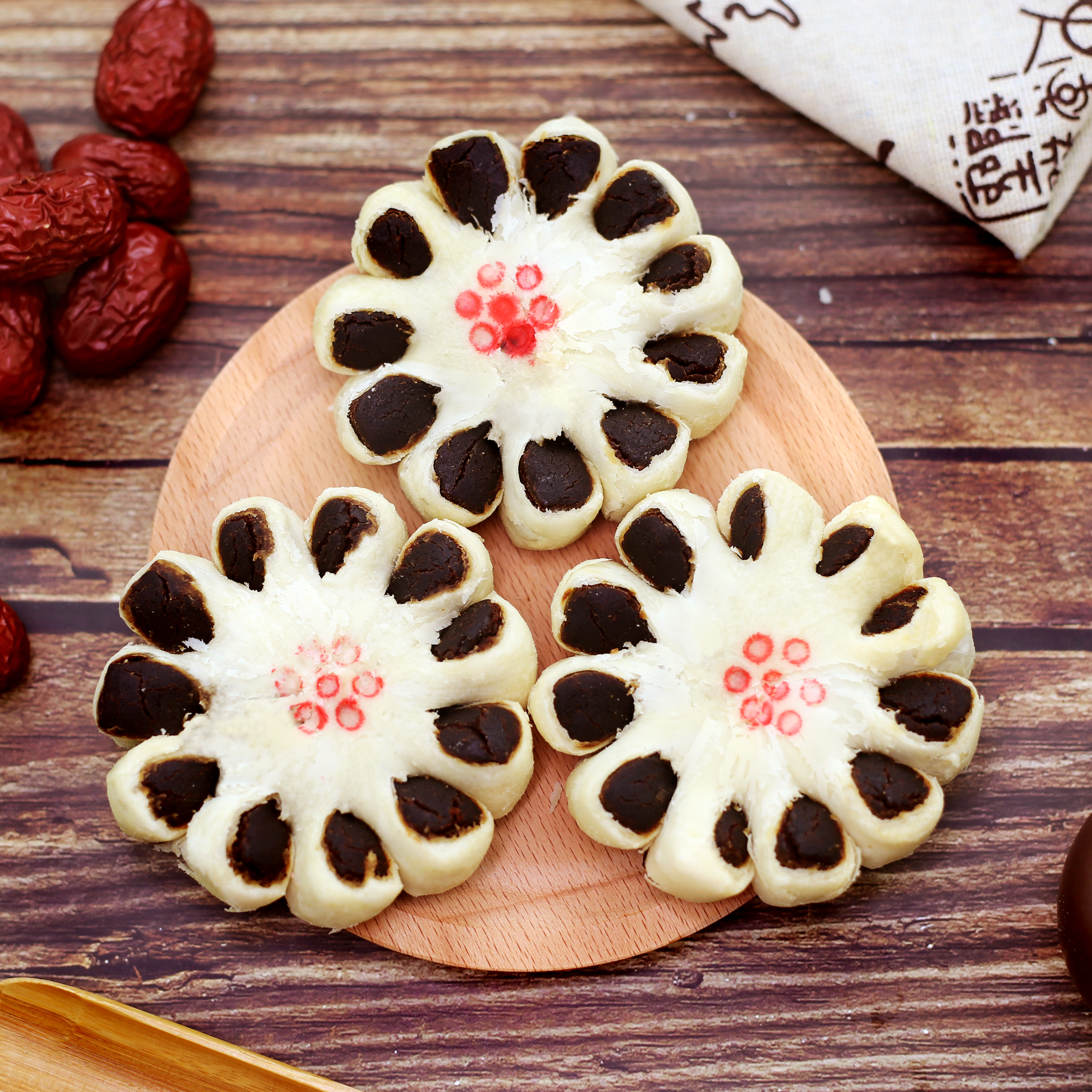 原本是清皇室婚丧典礼必不可少的礼品和摆设,后来才由御膳房传入民间