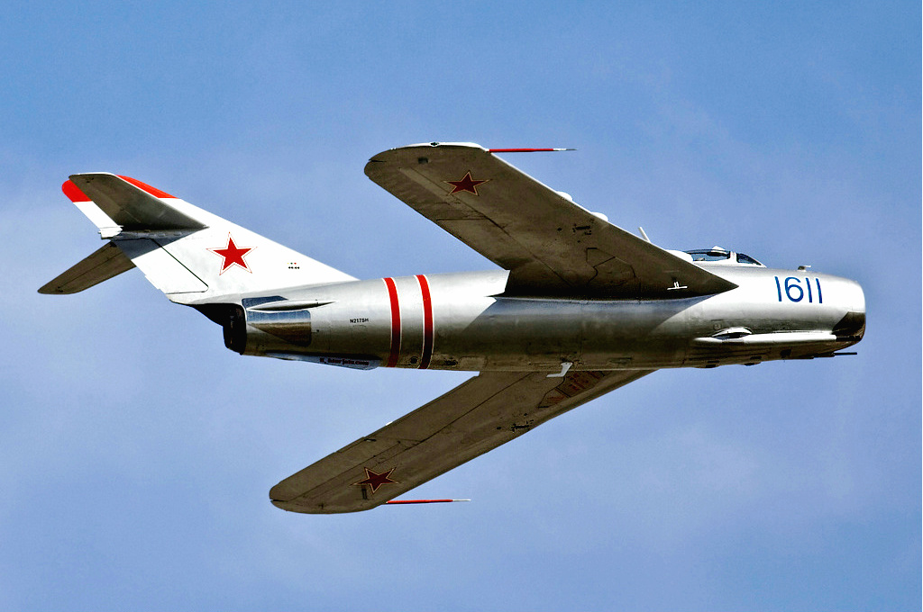  p>米格-17战斗机(俄文:Микоян МиГ-17,英文:mikoyan mig-17