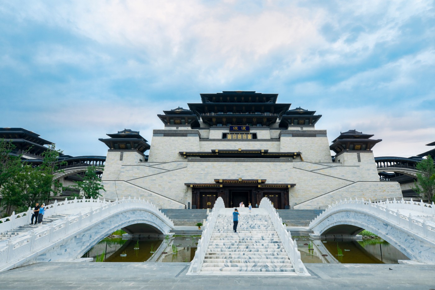 兴汉胜境景区
